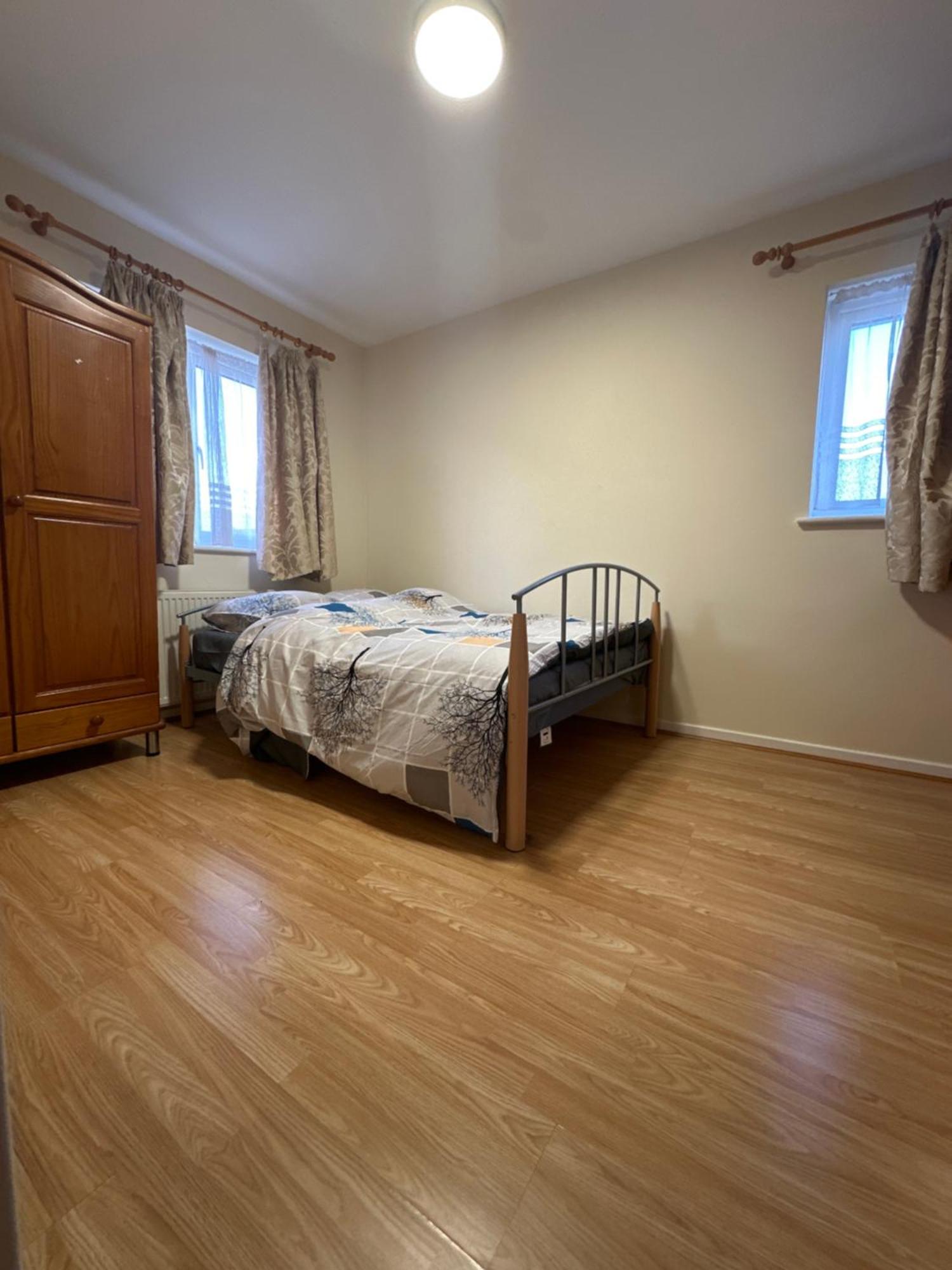 Nice Double Room In Heart Of Лондон Экстерьер фото