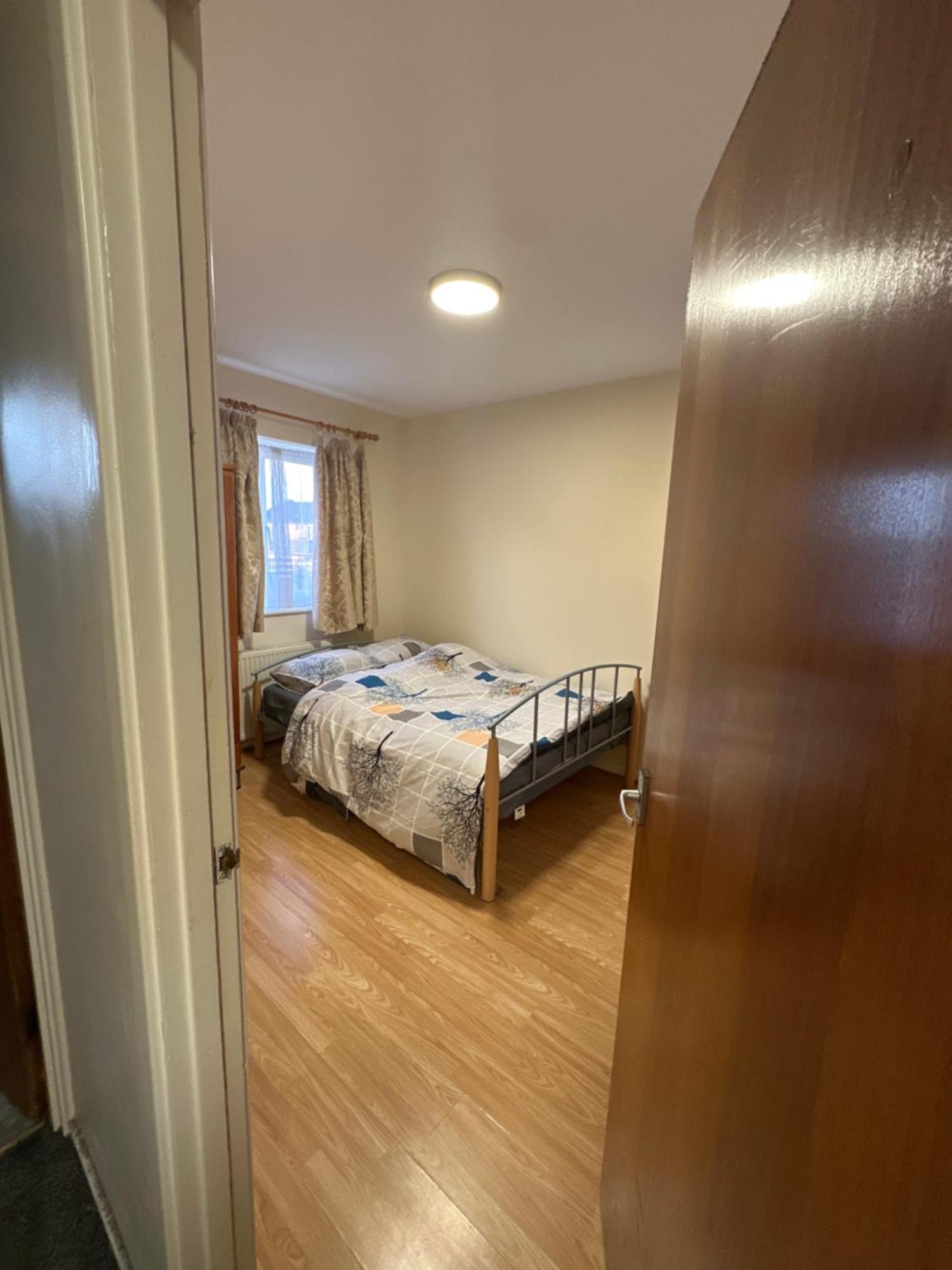 Nice Double Room In Heart Of Лондон Экстерьер фото