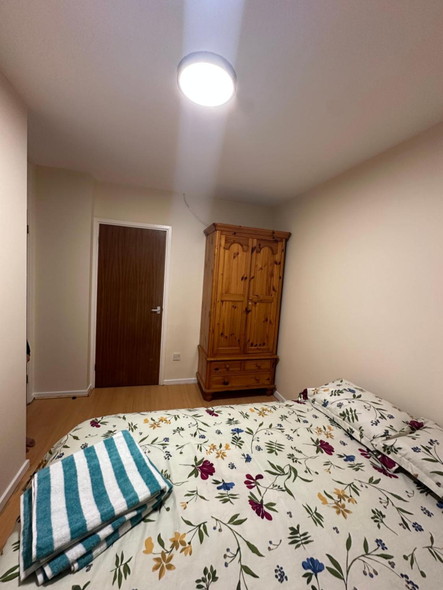 Nice Double Room In Heart Of Лондон Экстерьер фото