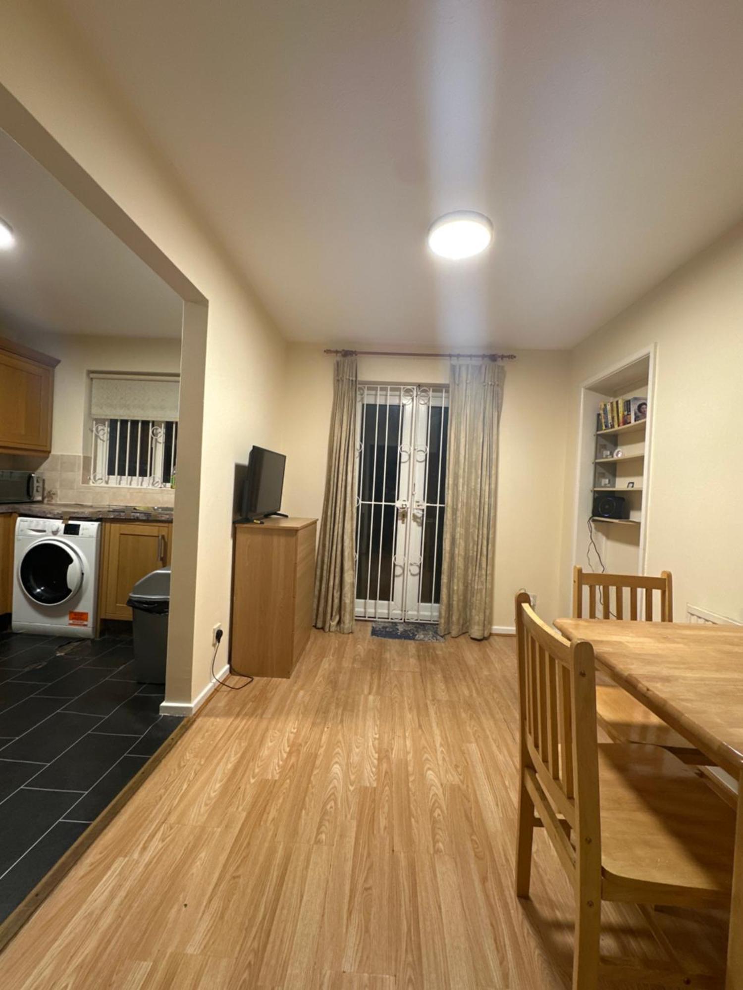 Nice Double Room In Heart Of Лондон Экстерьер фото